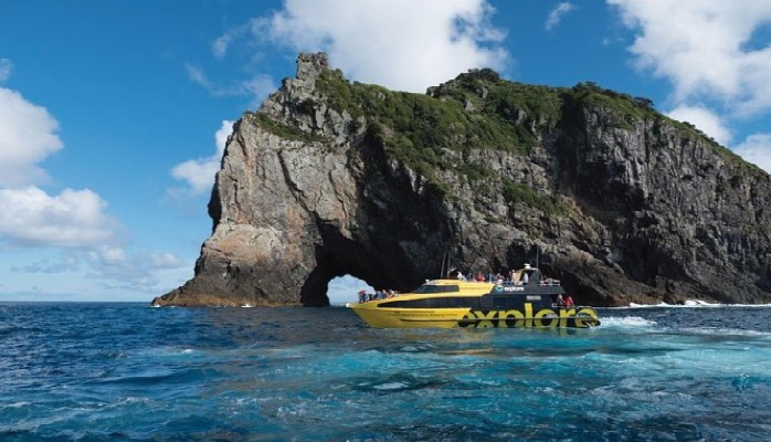 Dag 3 - Besoek die Baai van Eilande en neem die helikopterrit na die 'Hole in the Rock' (Paihia)